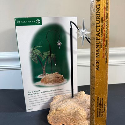 LOT 47: Dept 56 Little Town of Bethlehem- Star of Wonder Battery Operated Accessory