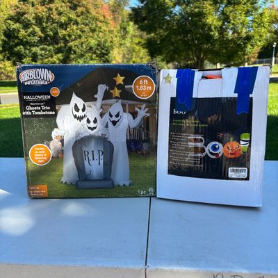 LOT 61: Halloween Inflatable Outdoor Lawn Decorations - 2pcs