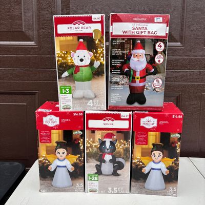 LOT 161: Christmas Inflatable Outdoor Lawn Decorations 5pcs