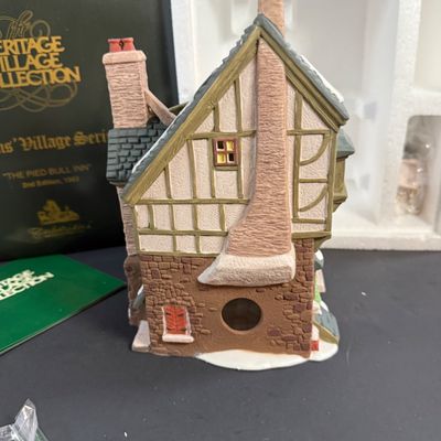 LOT 45: Dept 56 Dickins / Heritage Village Collection The Pied Bull Inn 2nd Ed