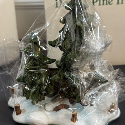 LOT 43: Dept 56 Holiday Accessories Constables, Double Pine Trees, Yeomen of the Guard, and Kings Road Cab