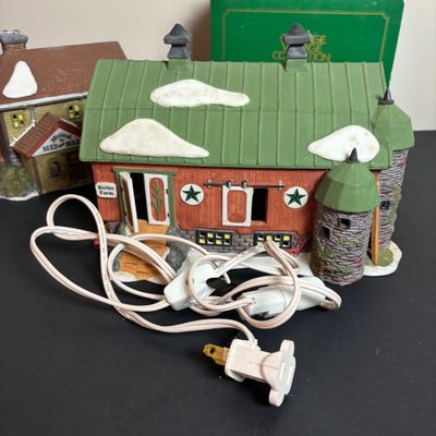 LOT 95: Dept 56 New England Series Pennsylvania Dutch Barn, Bluebird Seed & Bulb, Postern & Platform 2