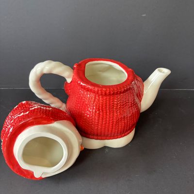 LOT 149: Dept 56 Billy Buttons Hot Chocolate Set