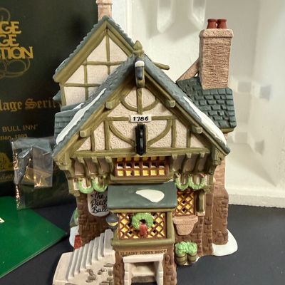 LOT 45: Dept 56 Dickins / Heritage Village Collection The Pied Bull Inn 2nd Ed
