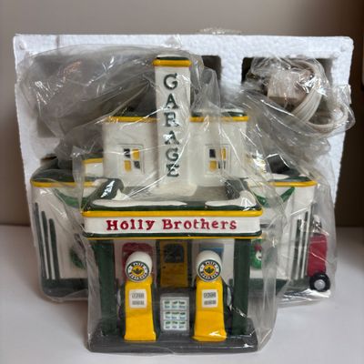 LOT 82: Dept 56 Snow Village Collection: Holly Brothers Garage, Pisa Pizza & Village Used Car Lot