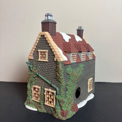 LOT 100: Dept 56 Dickens Village Series Dedlock Arms: 3rd Edition Limited to 1994