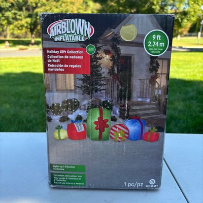 LOT 68: Christmas Inflatable Outdoor Lawn Decorations - 2pcs