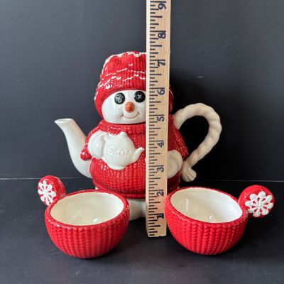 LOT 149: Dept 56 Billy Buttons Hot Chocolate Set