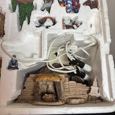 LOT 89: Dept 56 Postern, Town Wall Section & Little Town of Bethlehem