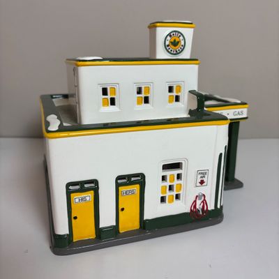 LOT 82: Dept 56 Snow Village Collection: Holly Brothers Garage, Pisa Pizza & Village Used Car Lot