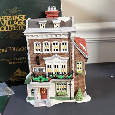 LOT 44: Dept 56 Dickins Village Heritage Village Collection - Crown & Cricket Inn 1st Edition