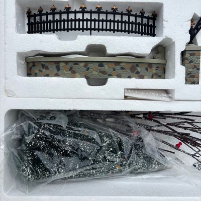 LOT 162: Dept 56 All Around the Park Animated Village Accessory