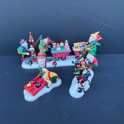 LOT 79: Dept 56 Accessories w/Original Boxes: Popcorn Vendor, Dickens' Carolers, Last Minute Delivery, All Around the Town,...
