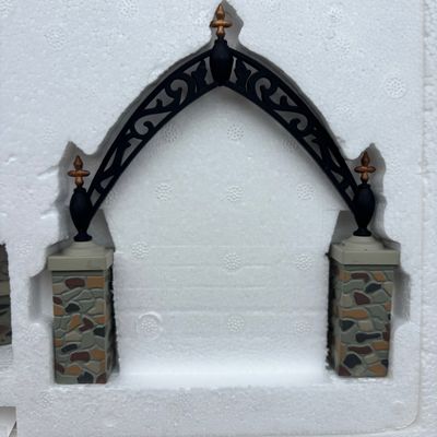 LOT 162: Dept 56 All Around the Park Animated Village Accessory