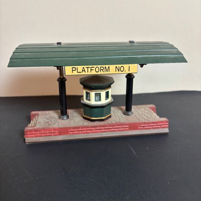 LOT 95: Dept 56 New England Series Pennsylvania Dutch Barn, Bluebird Seed & Bulb, Postern & Platform 2