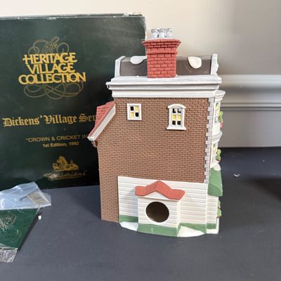 LOT 44: Dept 56 Dickins Village Heritage Village Collection - Crown & Cricket Inn 1st Edition