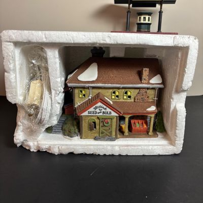 LOT 95: Dept 56 New England Series Pennsylvania Dutch Barn, Bluebird Seed & Bulb, Postern & Platform 2
