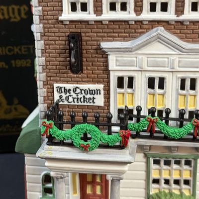 LOT 44: Dept 56 Dickins Village Heritage Village Collection - Crown & Cricket Inn 1st Edition