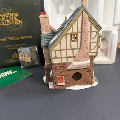 LOT 45: Dept 56 Dickins / Heritage Village Collection The Pied Bull Inn 2nd Ed