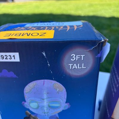 LOT 106: Halloween Inflatable Outdoor Lawn Decorations 4pcs