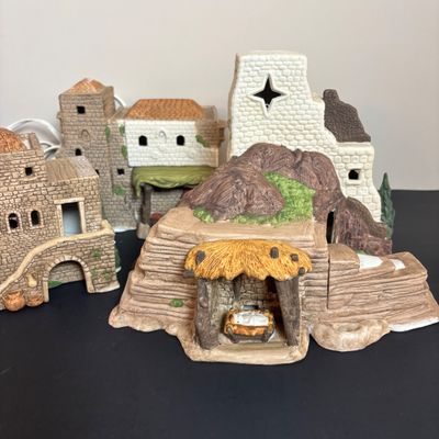 LOT 89: Dept 56 Postern, Town Wall Section & Little Town of Bethlehem