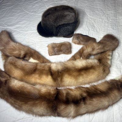 A Five Piece Set of Vintage Fur Accessories Including a Hut-Maurer Hat and Mink Stoles