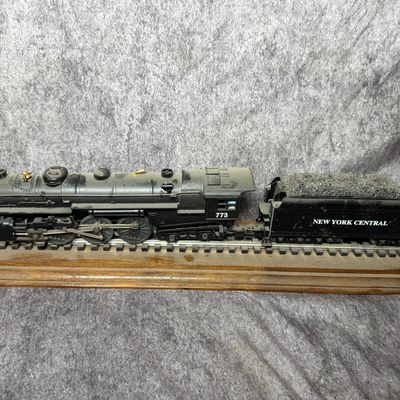 Lionel New York Central 773 Hudson Steam Locomotive and Tender with Display Base