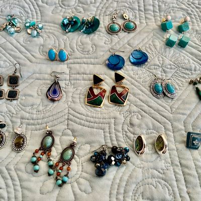 Sale Photo Thumbnail #126: jewelery 