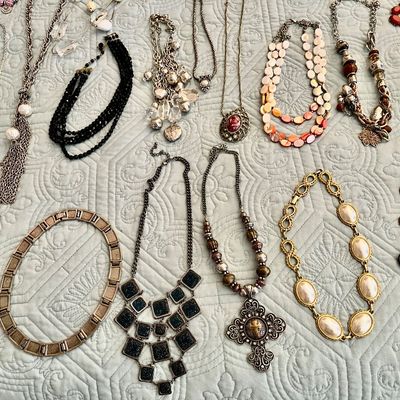 Sale Photo Thumbnail #116: jewelery 