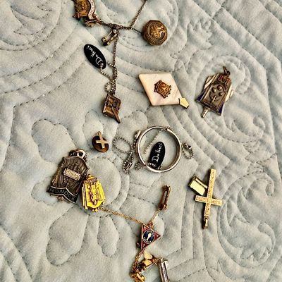Sale Photo Thumbnail #119: jewelery 