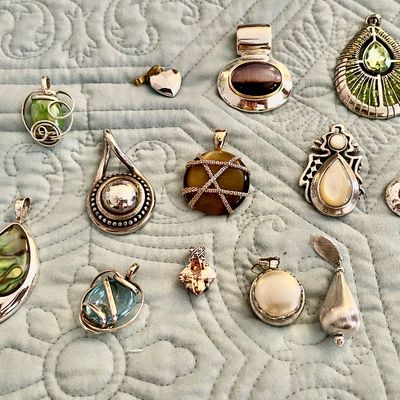Sale Photo Thumbnail #122: jewelery 