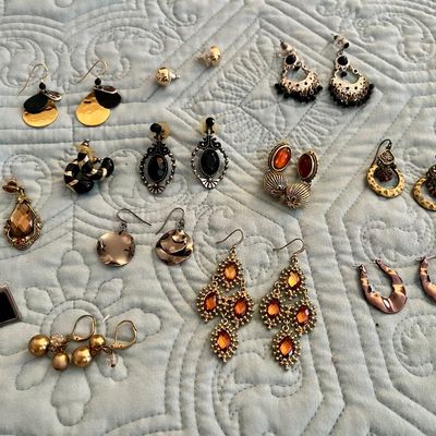Sale Photo Thumbnail #125: jewelery 