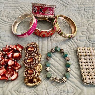 Sale Photo Thumbnail #130: jewelery 