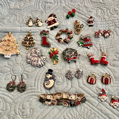 Sale Photo Thumbnail #121: Christmas jewelery 