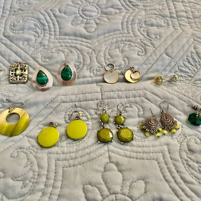 Sale Photo Thumbnail #127: jewelery 
