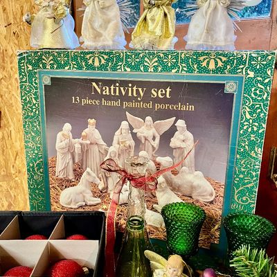 Sale Photo Thumbnail #144: Nativity Set