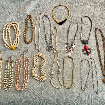 Sale Photo Thumbnail #118: jewelery 