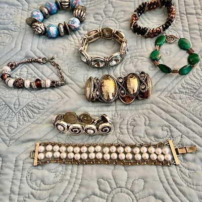 Sale Photo Thumbnail #128: jewelery 