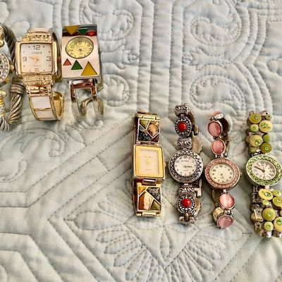 Sale Photo Thumbnail #131: jewelery 