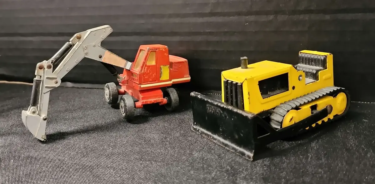 2 Vintage Construction Vehicles - Matchbox King Size Hydraulic Excavator, Tonka Bulldozer
