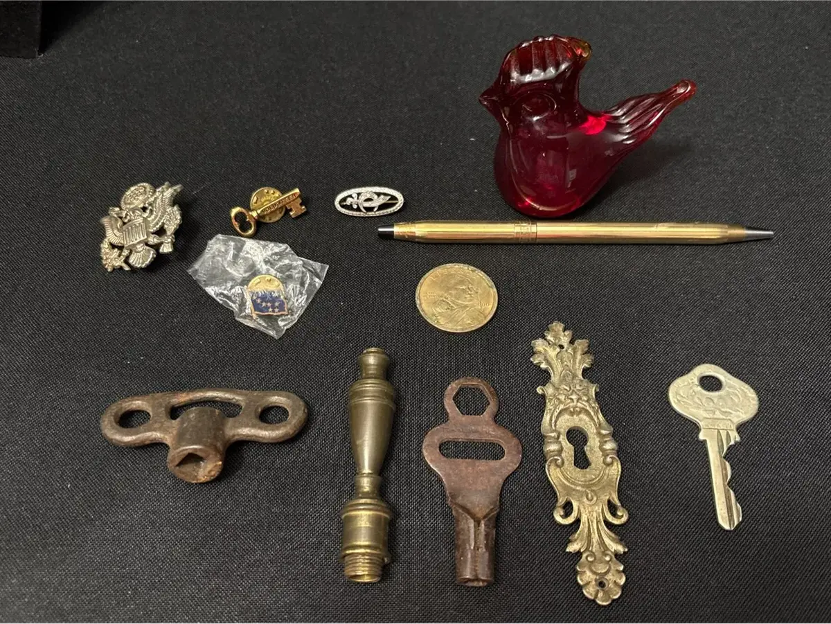 VTG Collectibles - Bosse Sweden Red Glass Bird, Cross Pencil, Military Pin, Antique Keys, Coin 