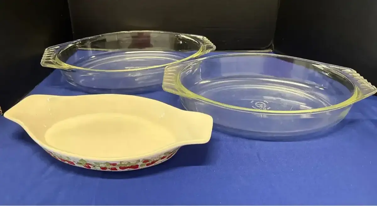 Vintage Glass Casserole Dishes - 2 Pyrex 088 3-Quart Roasters & Action Japan Strawberry Stoneware