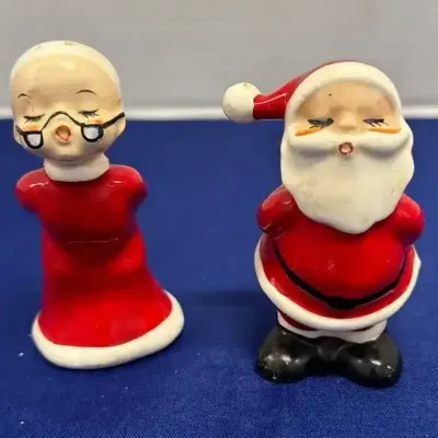 VTG Santa & Mrs Claus Salt & Pepper Shakers