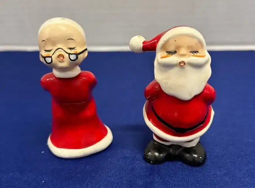 VTG Santa & Mrs Claus Salt & Pepper Shakers