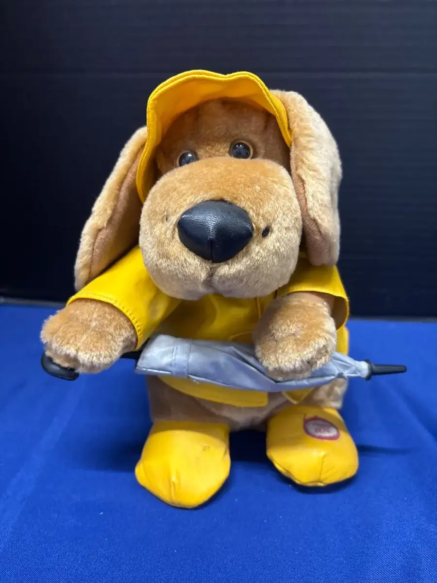 Vintage Beverly Hills Teddy Bear Co Musical “Singing In The Rain” Plush Dog - Works!
