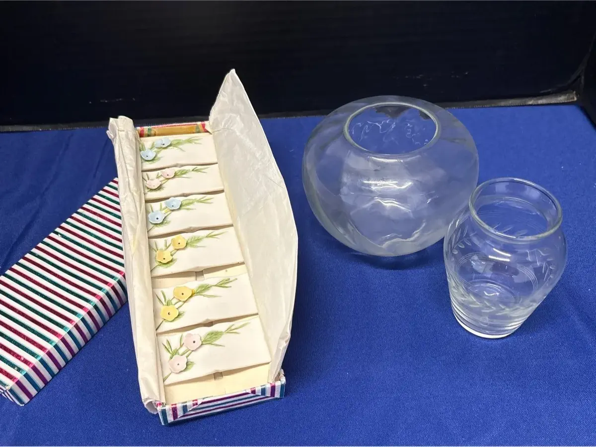 VTG Collectibles - Price Import Ceramic Floral Place Cards, Clear Etched Glass Bud Vase, Globe Vase