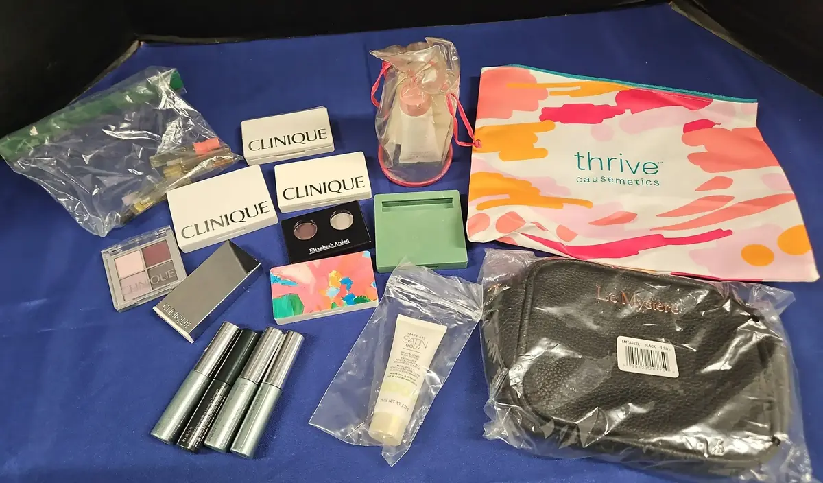 Personal Beauty Items - Make Up Kits, Eye Liner, Travel Perfumes, Make Up Bags