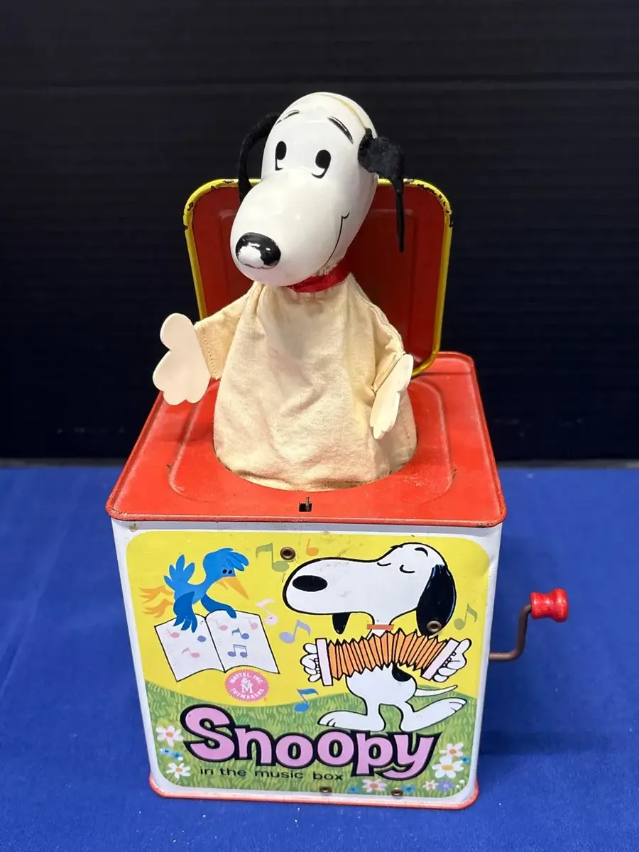 Vintage 1966 Mattel Peanuts Snoopy In The Music Box Jack In Box Tin Toy