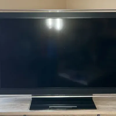 52” Sony Bravia LCD Digital Color TV With Remote