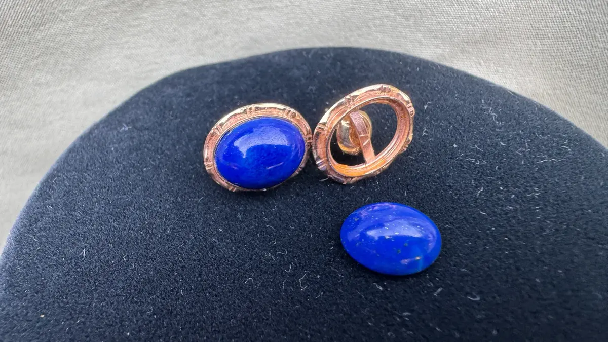 14K Gold Lapis Lazuli Stud Earrings  Oval Cabochon Design (1,9g)